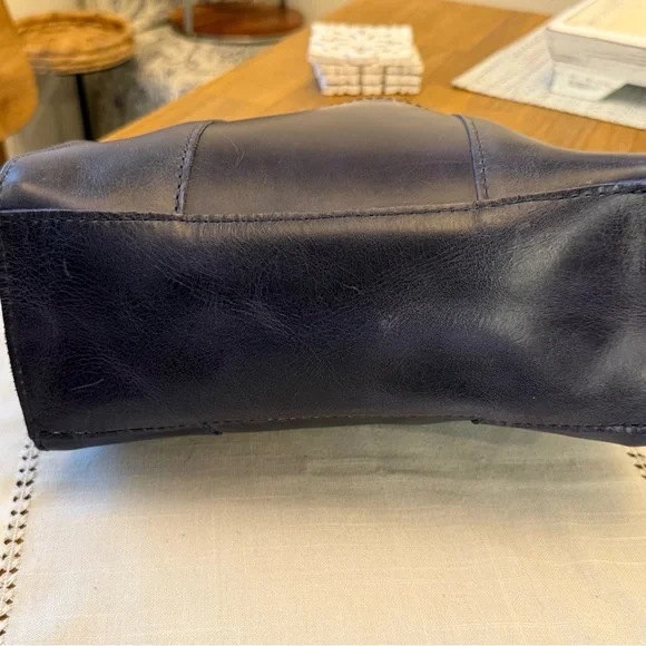 Lola Crossbody Tote by Portland Leather in Midnight Navy with adjustable straps - Picture 9 of 12